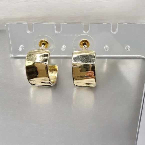 Hammered Hoop Earrings Textured Curved Half Hoop Gold Tone Small Pierced - Picture 1 of 4